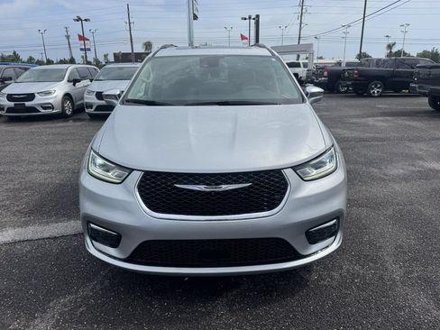 Used 2022 Chrysler Pacifica Limited FWD image 1