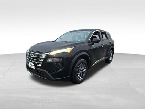 Used 2024 Nissan Rogue S image 3