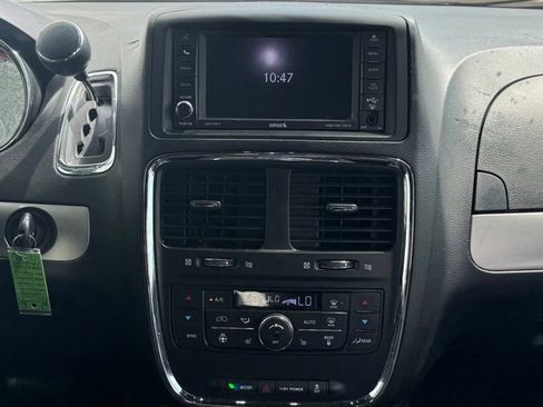 Used 2019 Dodge Grand Caravan GT FWD image 14