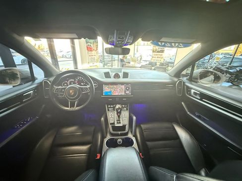 Used 2020 Porsche Cayenne AWD image 26