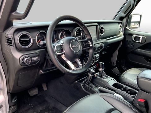 Used 2018 Jeep Wrangler Unlimited Sahara w/ Dual Top Group AWD/4WD image 17
