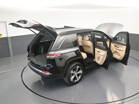Used 2026 Jeep Grand Cherokee Limited RWD image 67