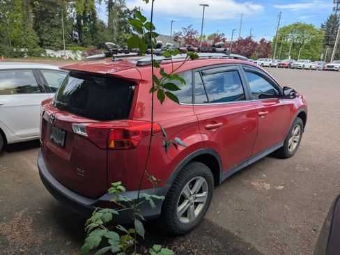 Used 2013 Toyota RAV4 XLE image 8