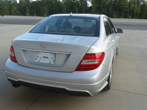 Used 2013 Mercedes-Benz C 250 Sport image 79