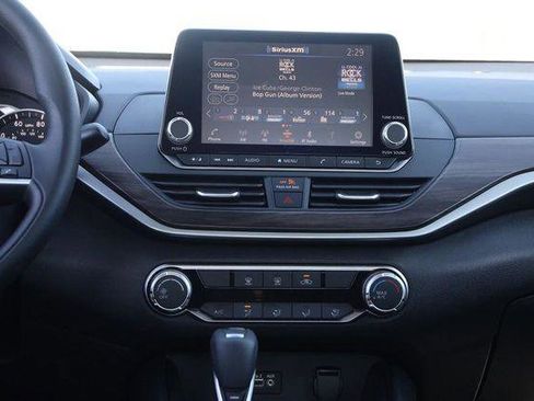 Used 2025 Nissan Altima 2.5 SV image 22