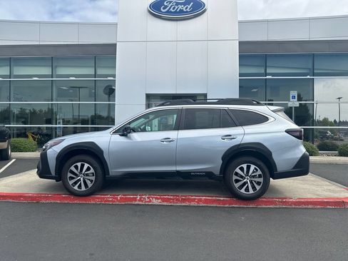 Used 2023 Subaru Outback Premium AWD/4WD image 1