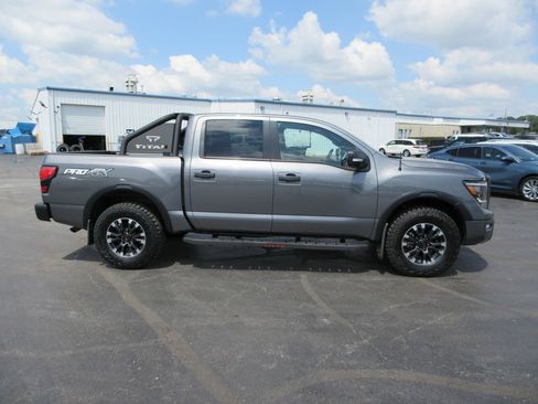 Used 2021 Nissan Titan PRO-4X w/ Pro-4x Convenience Package AWD/4WD image 5