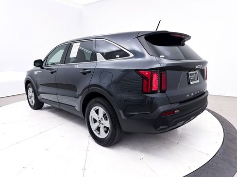 Used 2022 Kia Sorento LX image 17