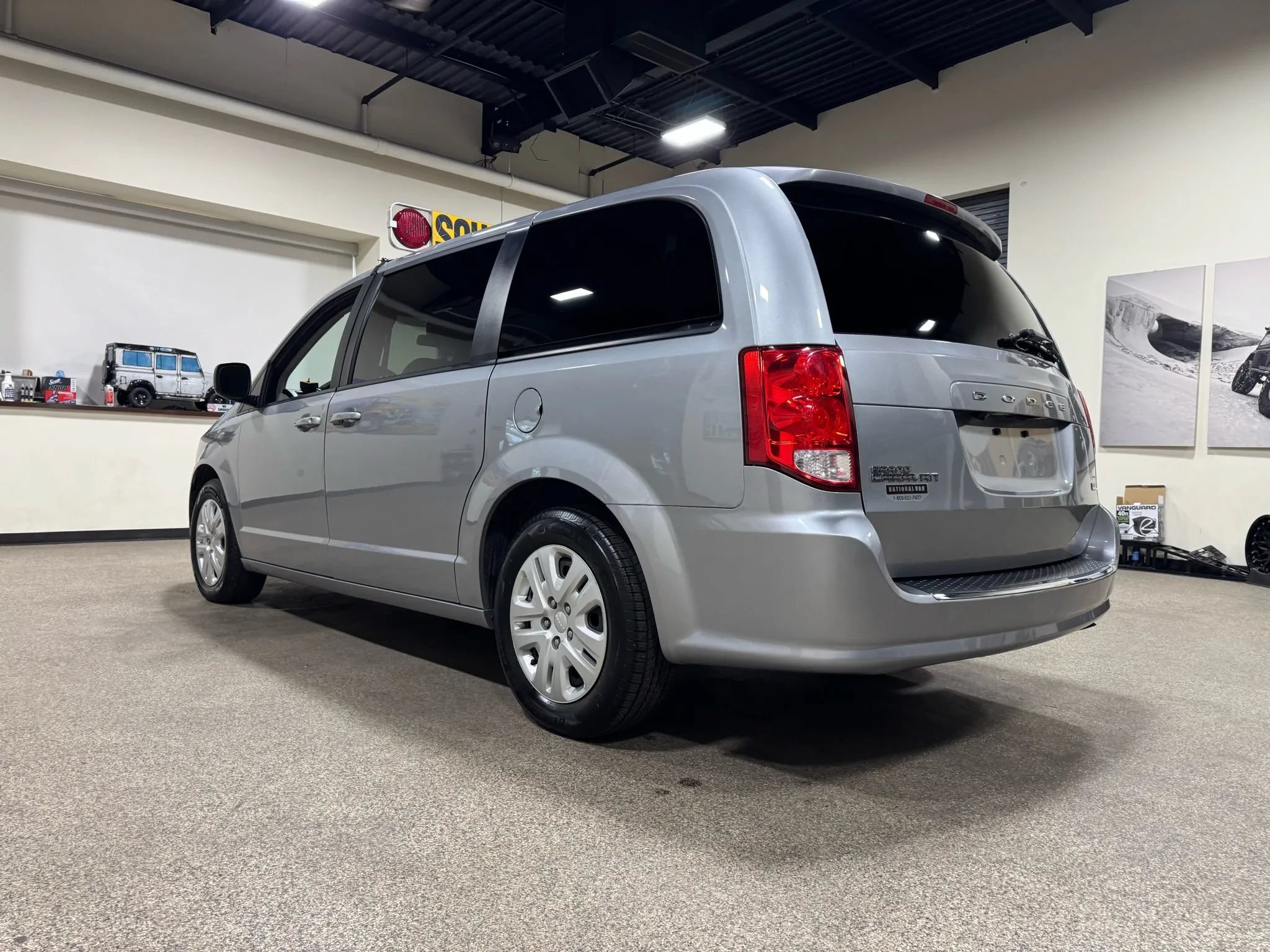 Used 2018 Dodge Grand Caravan SE FWD image 7