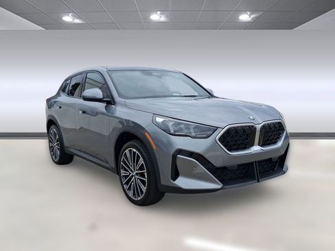 Used 2025 BMW X2 xDrive28i w/ Premium Package image 6