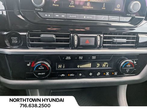 Used 2025 Nissan Pathfinder SV image 18