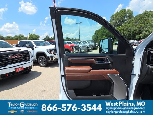 Used 2026 GMC Sierra 3500 Denali Ultimate AWD/4WD image 15