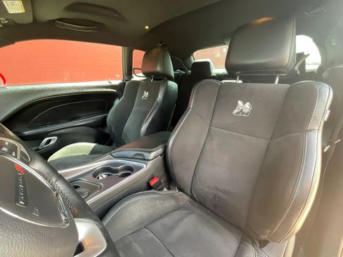Used 2016 Dodge Challenger R/T Scat Pack w/ Leather Interior Group RWD image 10