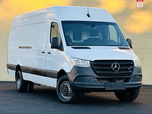 Used 2019 Mercedes-Benz Sprinter 3500 image 1