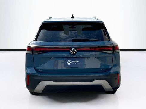 Used 2025 Volkswagen Tiguan SE w/ Panoramic Sunroof Package AWD/4WD image 6
