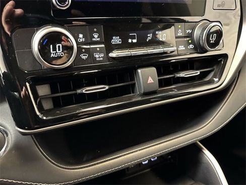 Used 2023 Toyota Highlander LE image 20