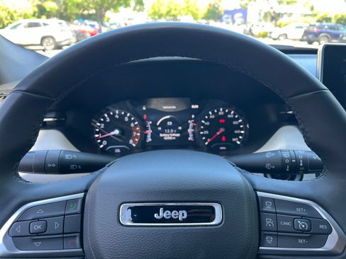 Used 2025 Jeep Compass Limited AWD/4WD image 29
