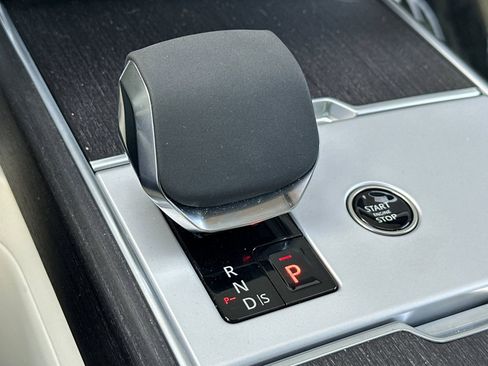 Used 2024 Land Rover Range Rover SE image 24