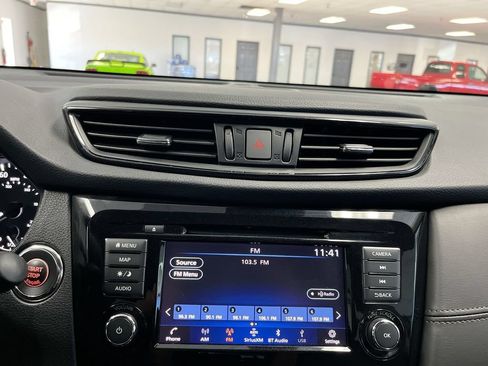 Used 2020 Nissan Rogue SL w/ Premium Package AWD/4WD image 19