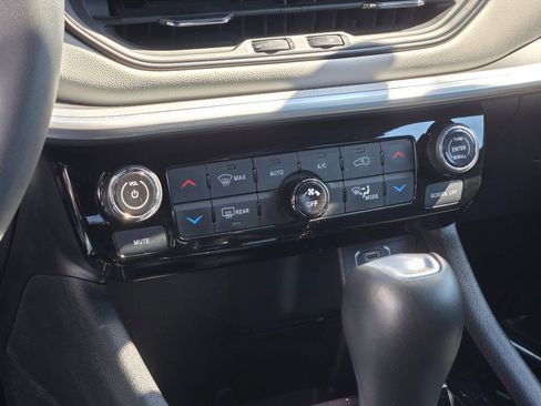 Used 2025 Jeep Compass Limited image 27