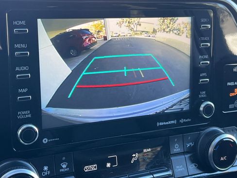 Certified 2022 Toyota Highlander XLE image 21