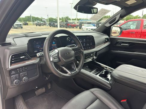 Used 2025 Chevrolet Suburban Z71 AWD/4WD image 13