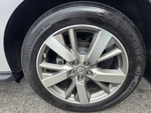Used 2015 Nissan Pathfinder 4WD image 10