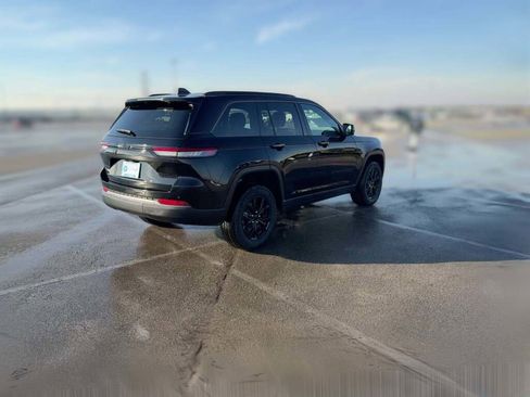 New 2026 Jeep Grand Cherokee Altitude image 12