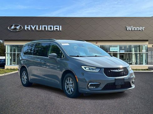 Used 2021 Chrysler Pacifica Touring w/ Cold Weather Group FWD image 5