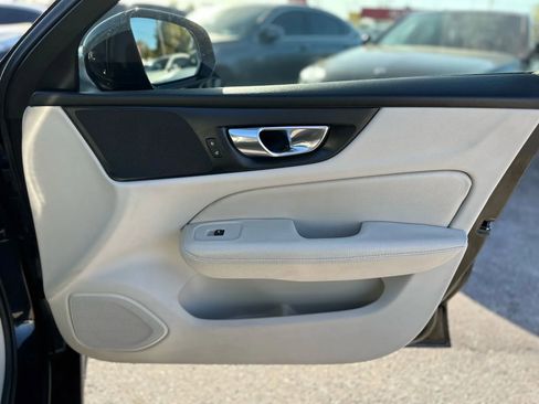 Used 2019 Volvo S60 T5 Momentum w/ Premium Package image 22
