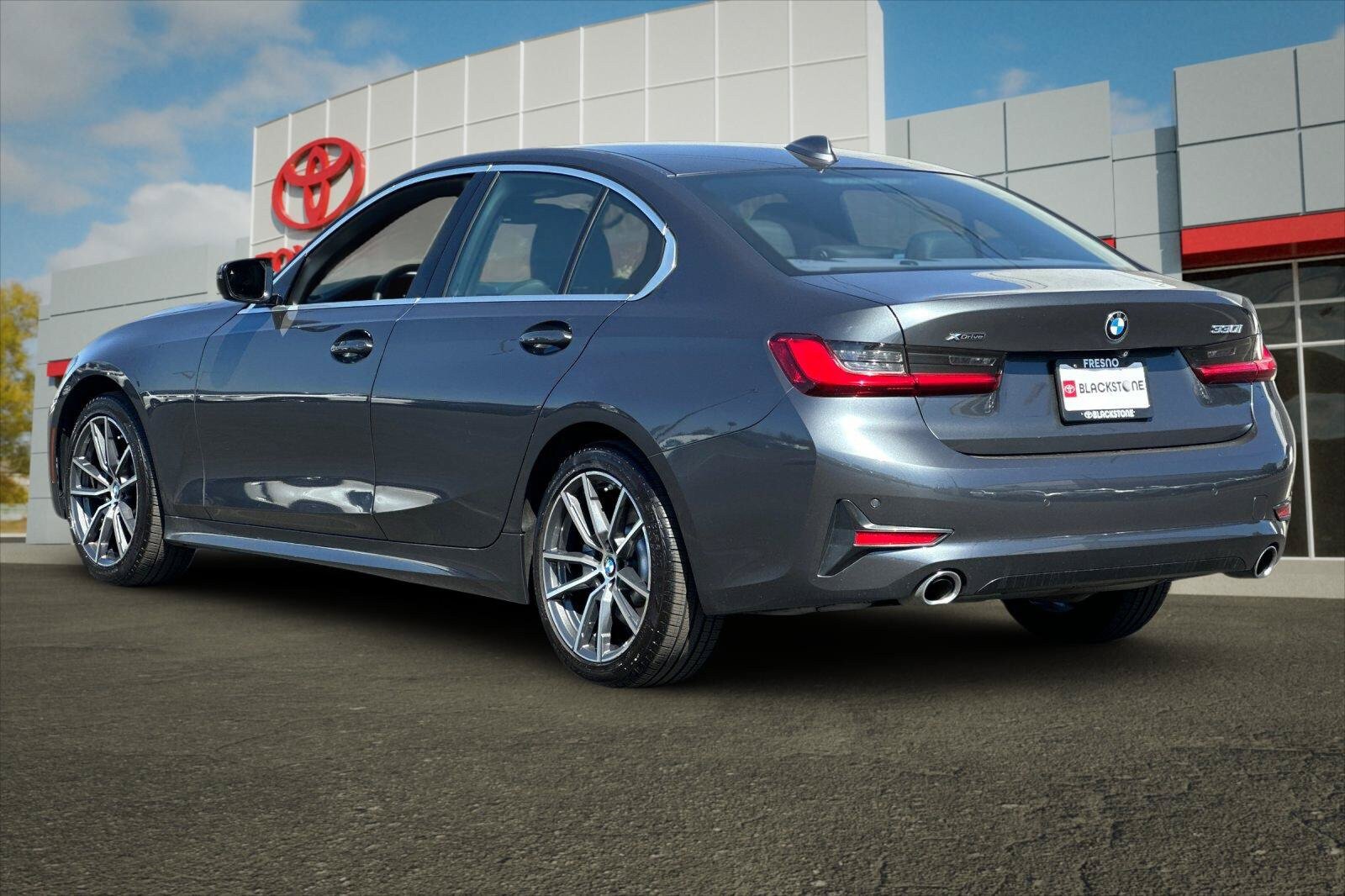 Used 2021 BMW 330i xDrive Sedan w/ Driving Assistance Package AWD/4WD image 5