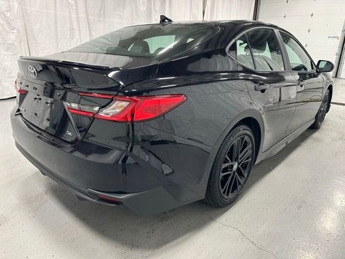 Used 2025 Toyota Camry SE image 7