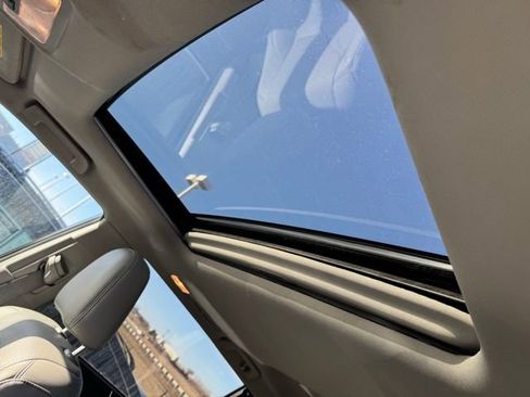 Used 2017 Toyota Highlander Limited image 6