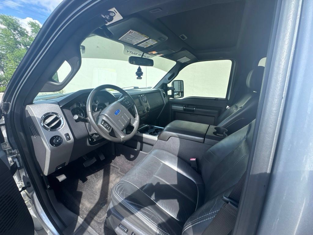 Used 2011 Ford F250 Lariat w/ Lariat Ultimate Pkg AWD/4WD image 2