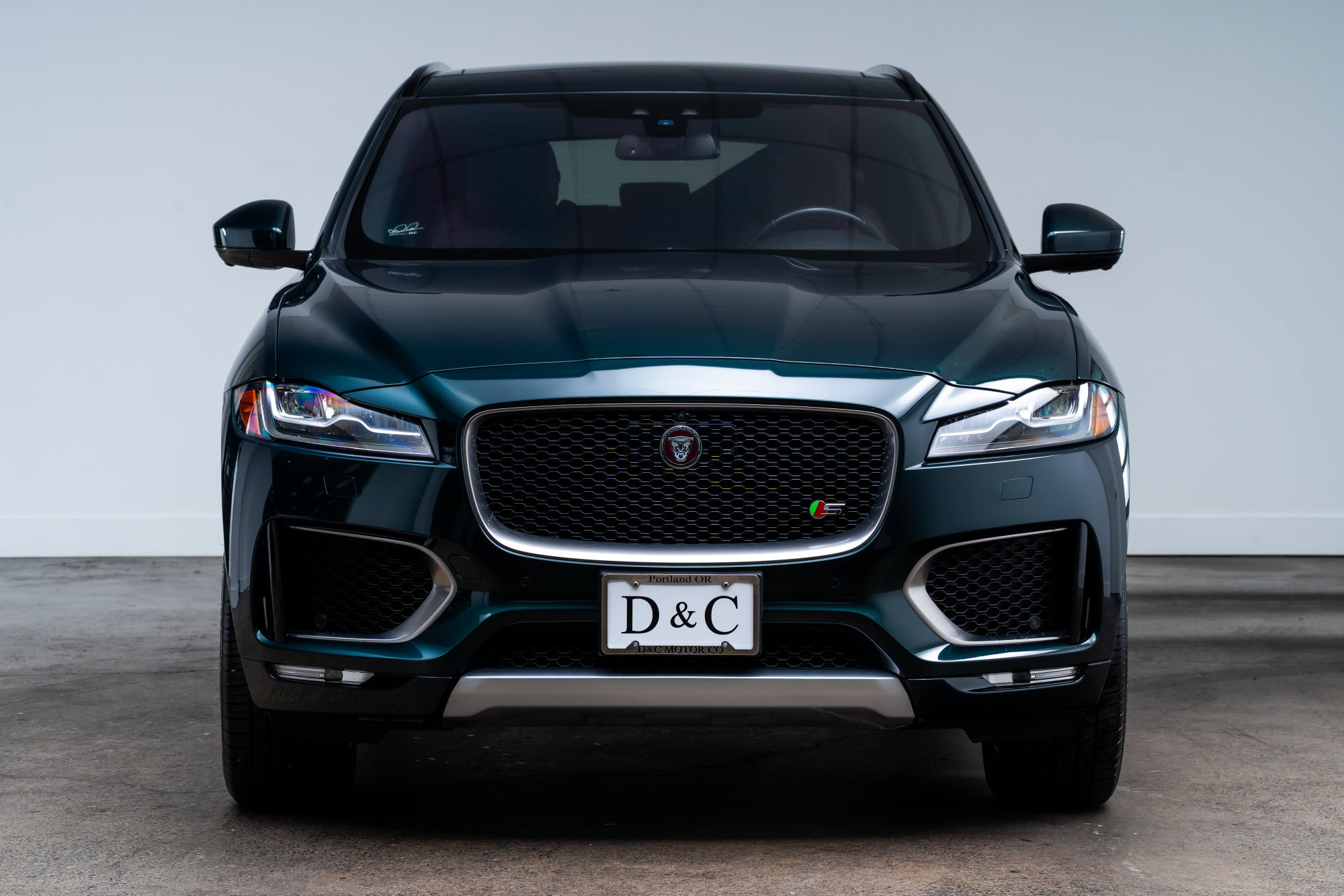 Used 2017 Jaguar F-PACE S AWD/4WD image 2
