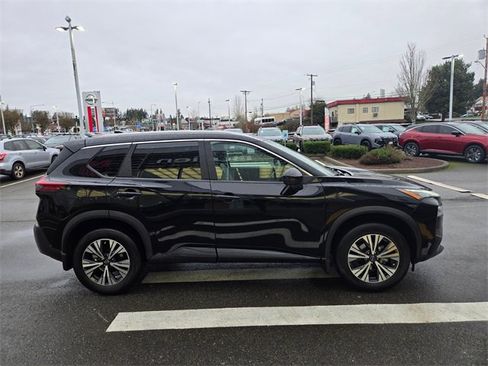 Used 2022 Nissan Rogue SV w/ SV Premium Package image 6