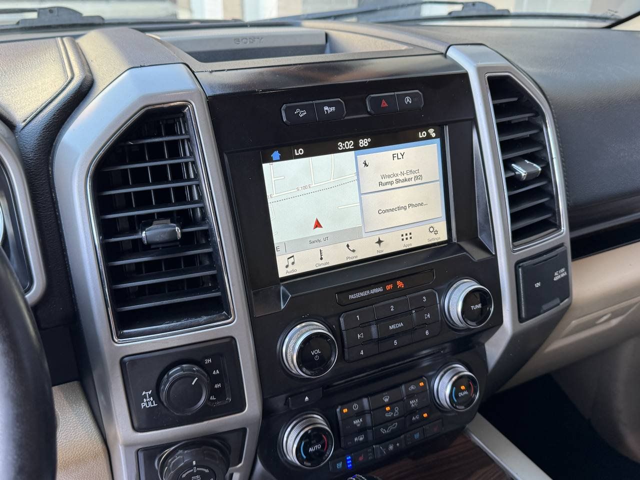 Used 2017 Ford F150 Lariat w/ Equipment Group 502A Luxury AWD/4WD image 24