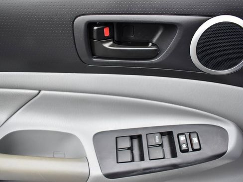 Used 2012 Toyota Tacoma TRD Off-Road image 11