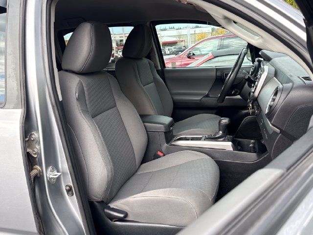 Used 2021 Toyota Tacoma SR5 AWD/4WD image 23
