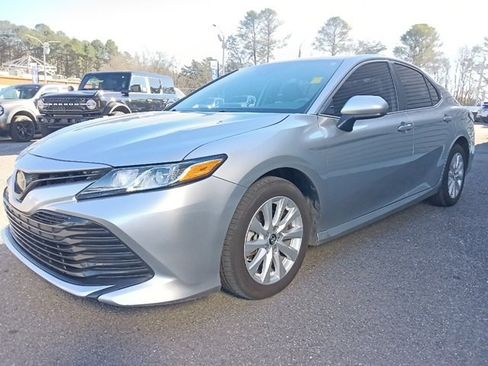 Used 2019 Toyota Camry L image 7