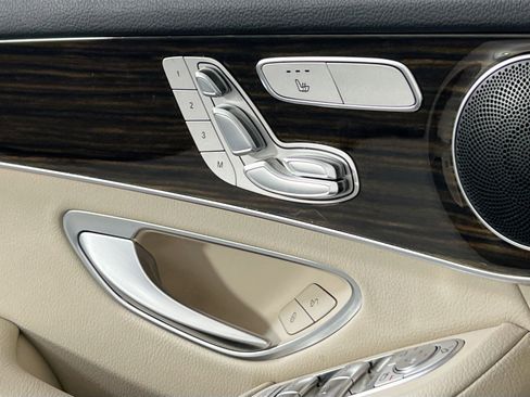 Used 2021 Mercedes-Benz GLC 300 4MATIC image 19