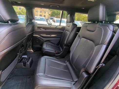 Used 2024 Jeep Grand Cherokee L Limited w/ Luxury Tech Group II AWD/4WD image 17