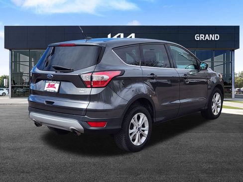 Used 2017 Ford Escape SE image 5