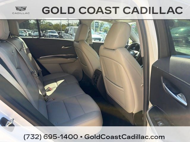 Used 2021 Cadillac XT4 Luxury w/ Cold Weather Package FWD image 8
