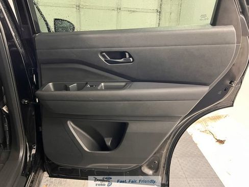 Used 2025 Nissan Pathfinder SV FWD image 33