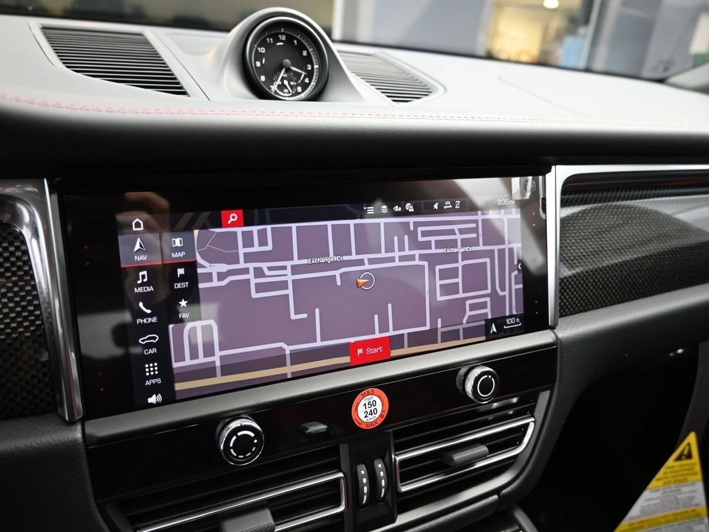 Certified 2026 Porsche Macan AWD/4WD image 26
