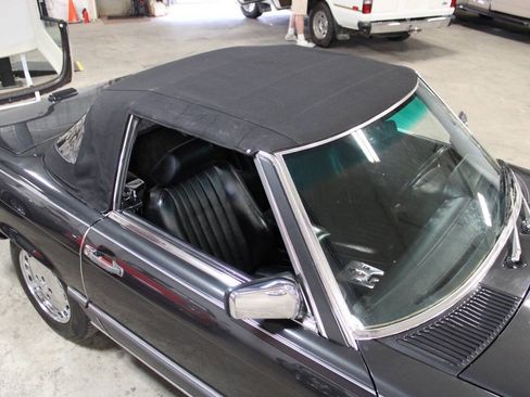 Used 1988 Mercedes-Benz 560 SL image 23