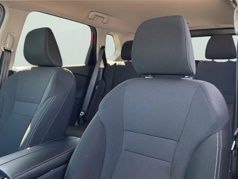 Used 2025 Nissan Rogue S FWD image 18