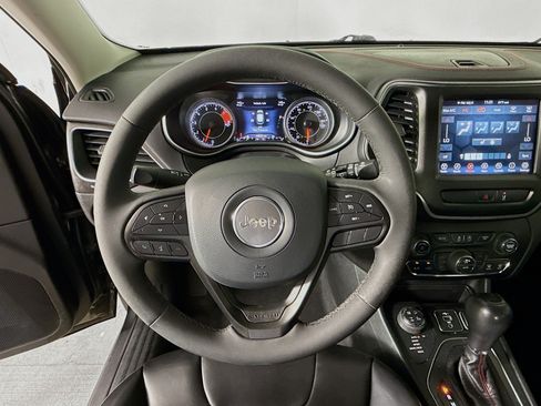 Used 2022 Jeep Cherokee Trailhawk AWD/4WD image 11