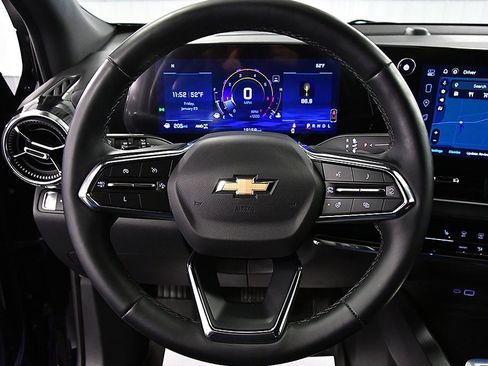 Used 2025 Chevrolet Equinox LT w/ Safety and Technology Package image 17